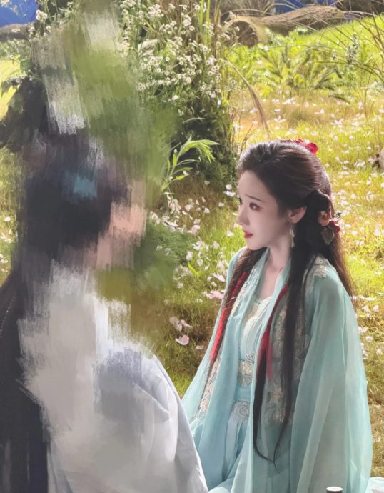 周静波晒新剧杀青照 宋祖儿遭打码网炸锅