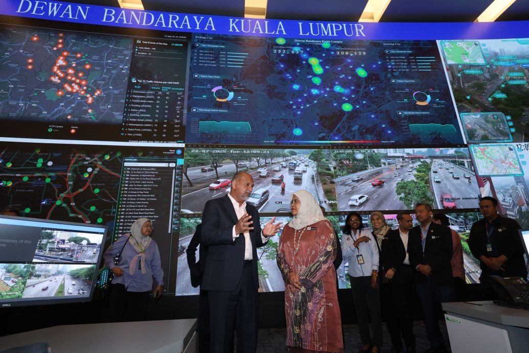 哥宾星与吉隆坡市长巡视吉隆坡指挥与控制中心(文2/2)