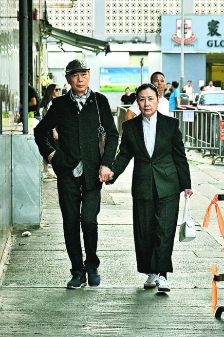 唐佳雪妮出殡｜冯宝宝忆亡友哽咽