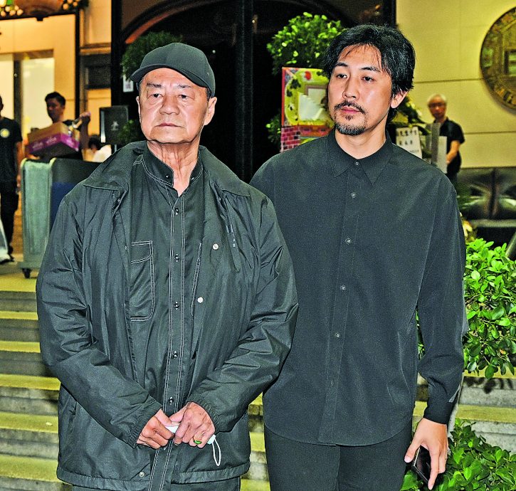 唐佳雪妮出殡｜冯宝宝忆亡友哽咽