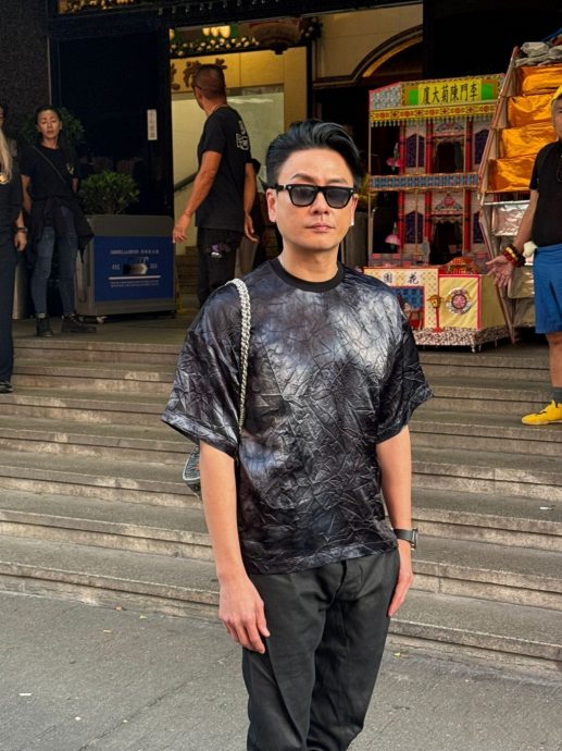 唐佳雪妮设灵丨汪明荃罗家英拖手到场致哀 黄宗泽哀伤送别前辈