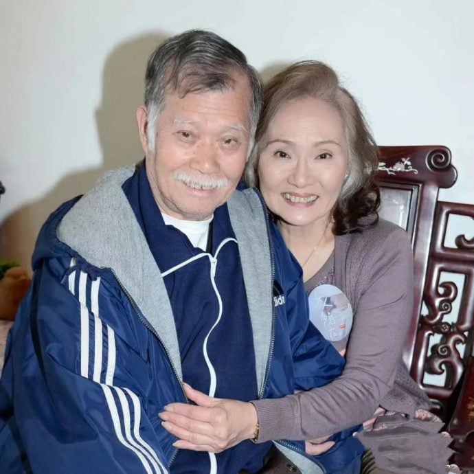 唐佳雪妮设灵丨汪明荃罗家英拖手到场致哀 黄宗泽哀伤送别前辈