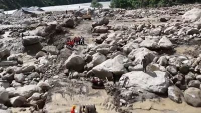 四川丹巴大雨 多处山洪泥石流 4人失联