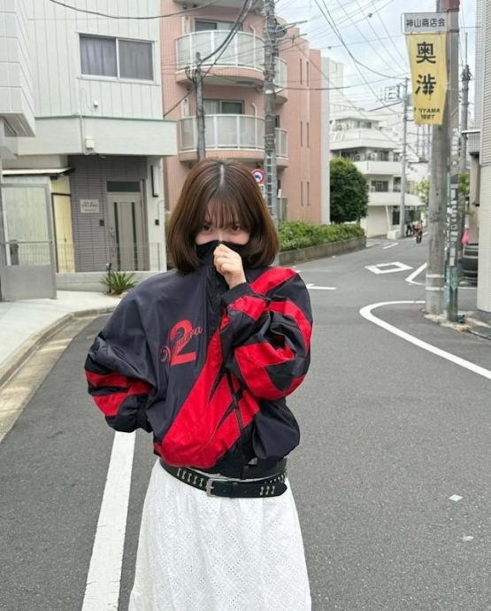 因外套卷政治表态争议 Karina认无知公开道歉