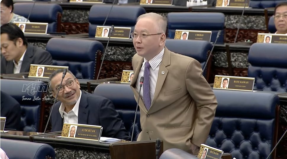 国会/ 下议院复会.拉菲兹与聂纳兹米卸官后不再坐前排