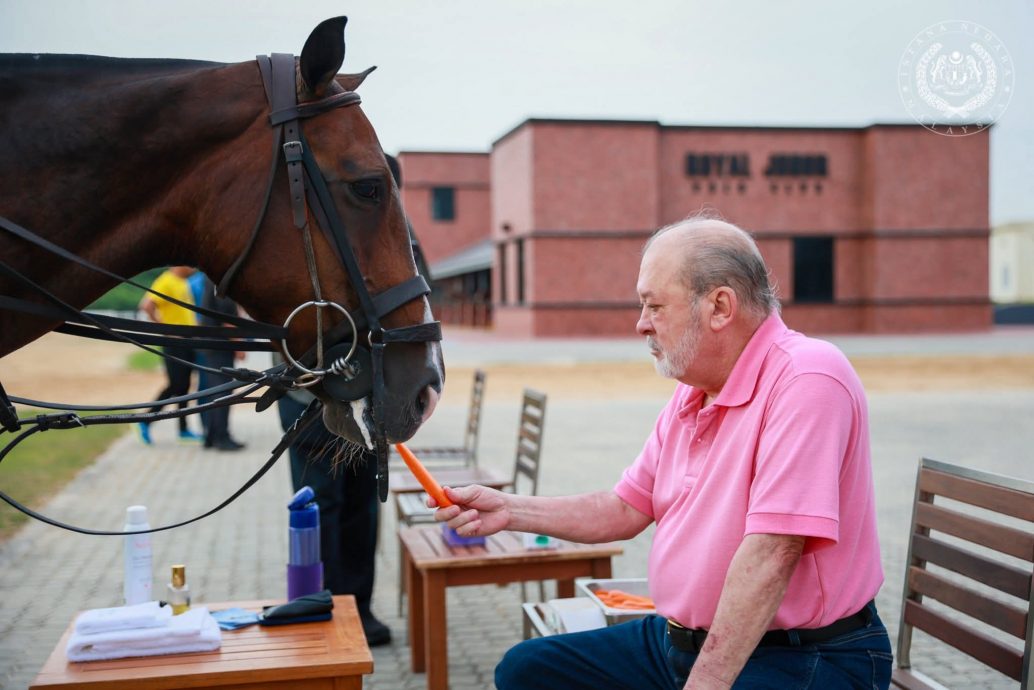 国家元首骑马健行 实践健康生活方式