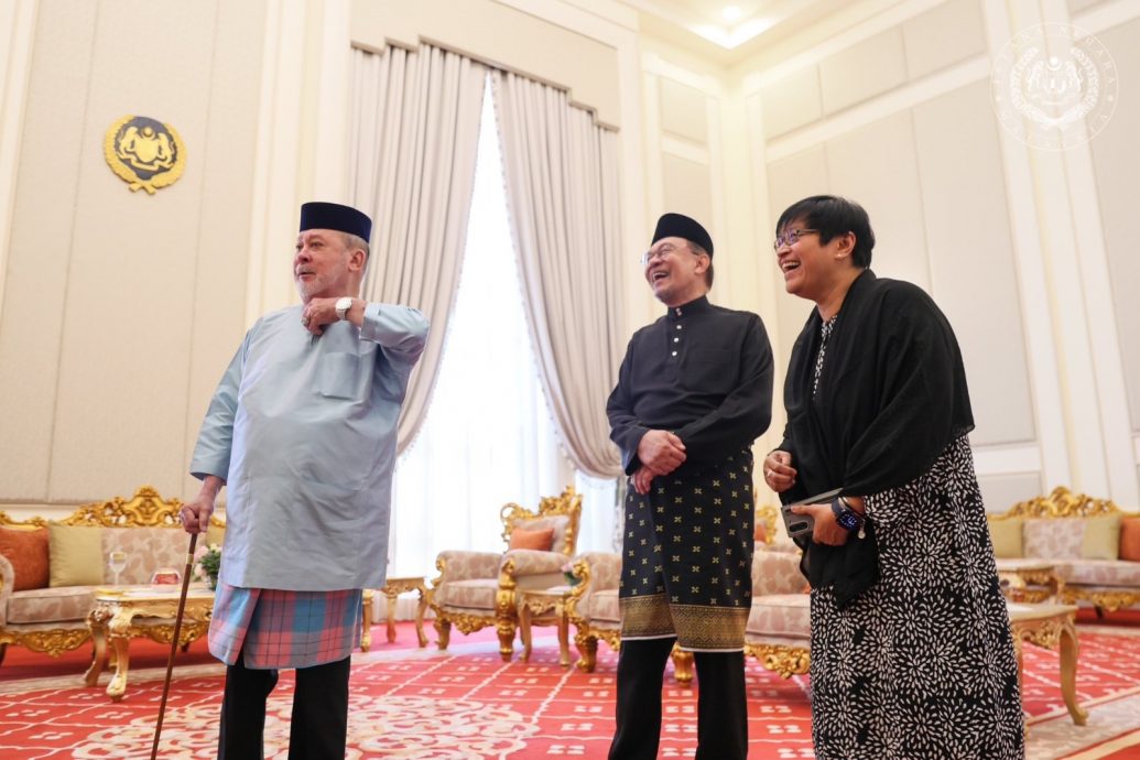 国家王宫举行委任仪式 旺阿末法立等25法官宣誓就职