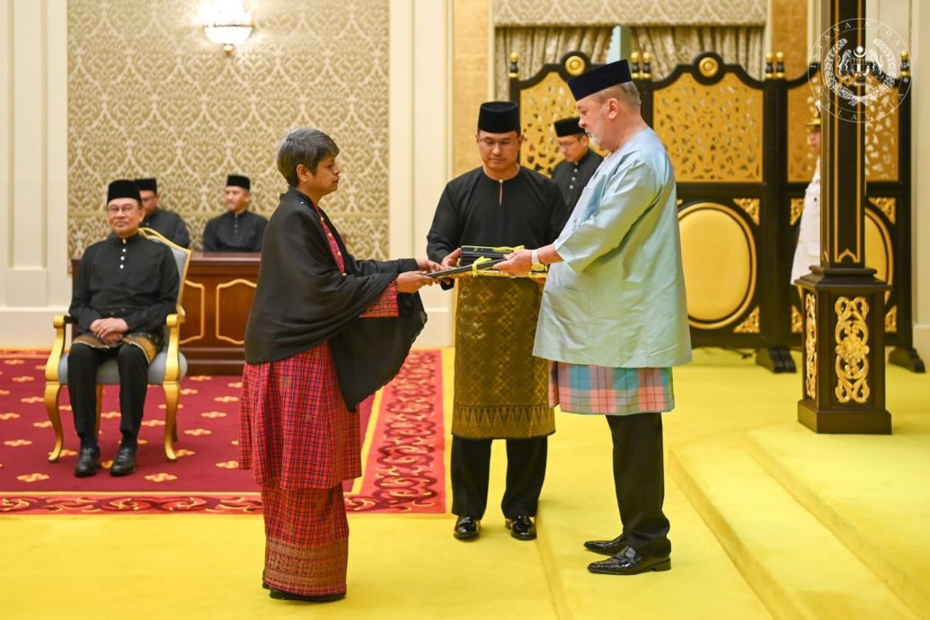 国家王宫举行委任仪式 旺阿末法立等25法官宣誓就职