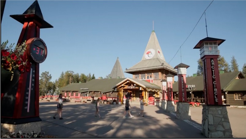 **国际拼盘**冰雪王国气温飙至31°C  圣诞老人都汗流浃背