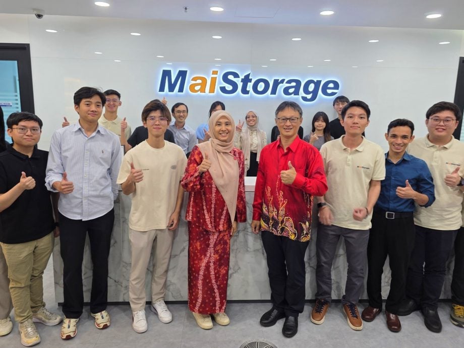 在大马创立MaiStorage高科技公司 USB之父潘健成感谢努鲁依莎协助引导