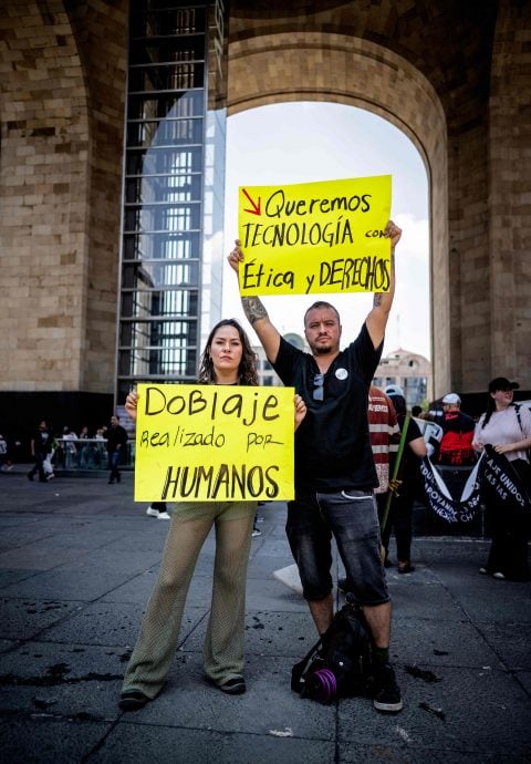 墨西哥配音员街头示威 呼吁修法避免AI复制人声抢饭碗