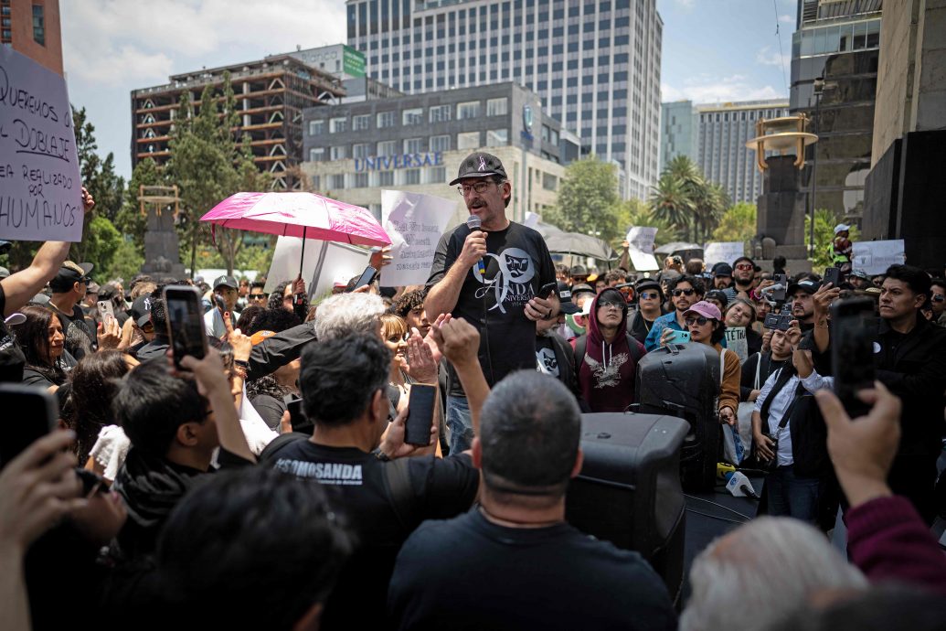 墨西哥配音员街头示威 呼吁修法避免AI复制人声抢饭碗