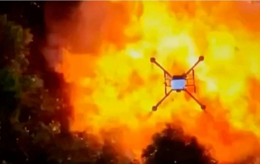 夜报封面副文/普谭：柬先攻击平民区  泰柬冲突或演变战争