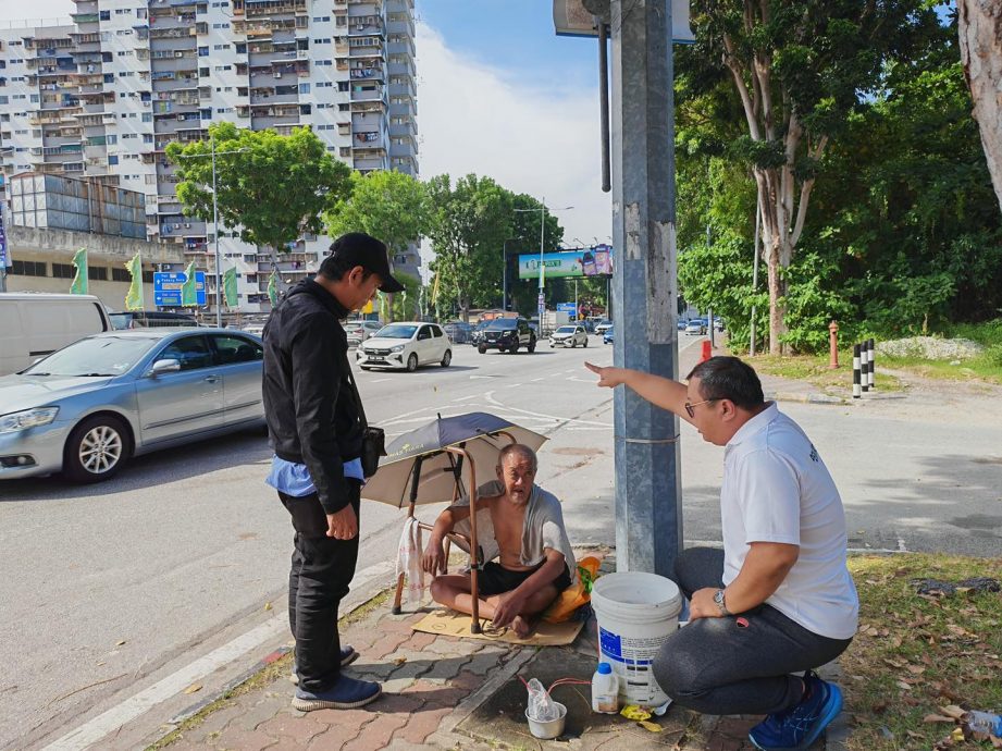 (大北马)年迈长者街头露宿引关注　王宇航协调多方介入处理