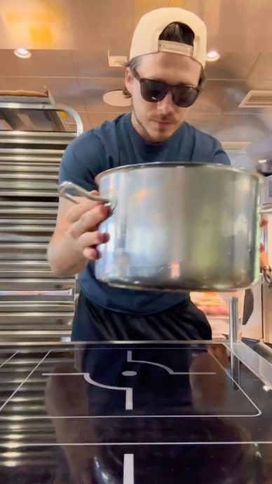 大卫柏甘长子用海水煮面网民直言“有够恶心”