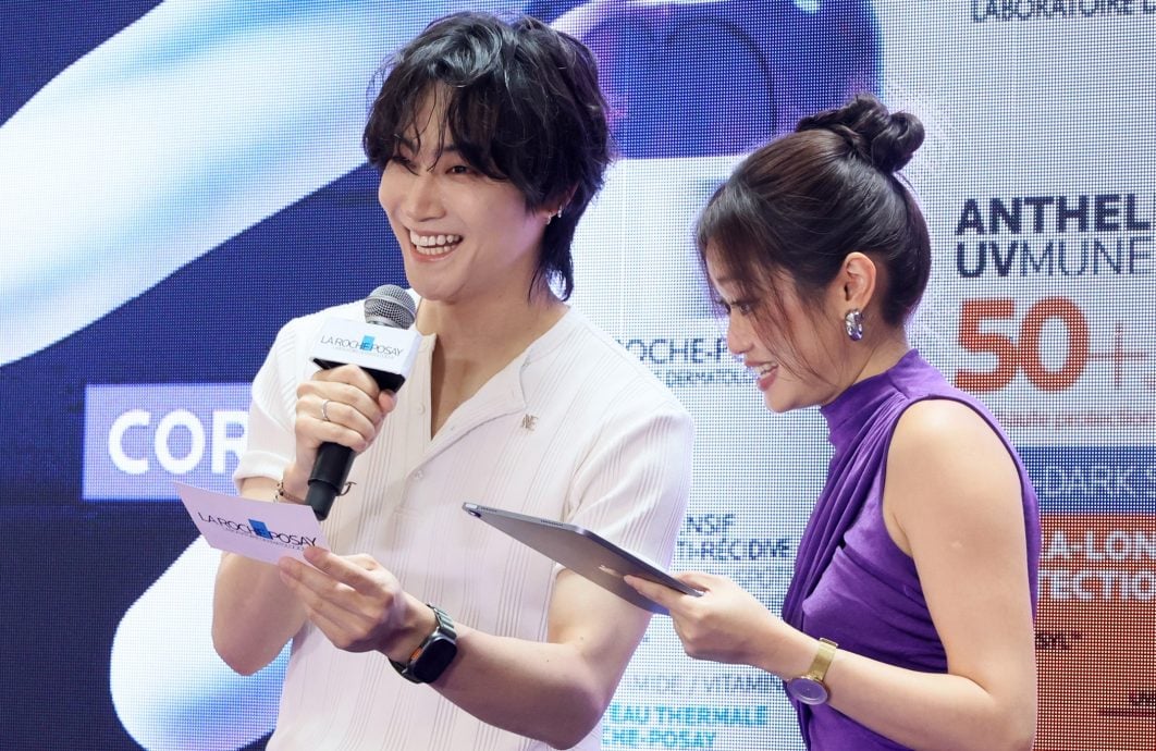 大合照被热情应援声吓到 JayB笑场反差萌逗乐粉丝