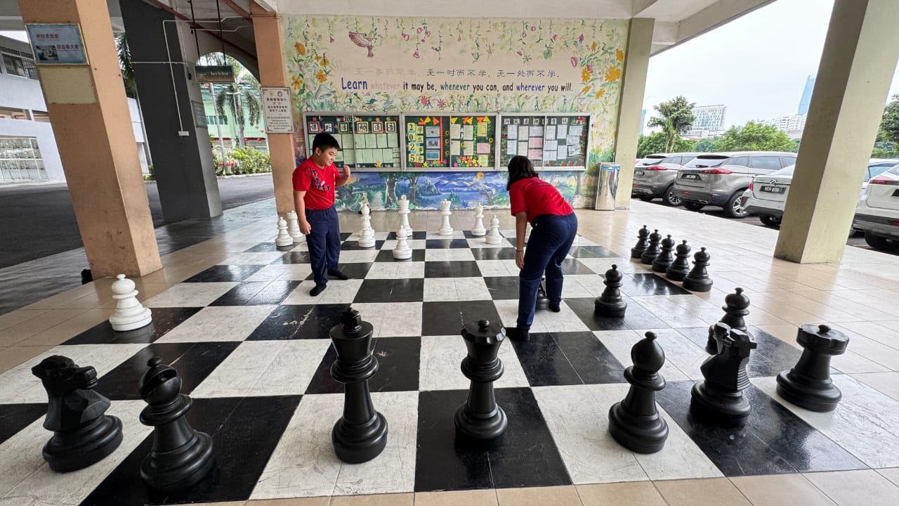 大都会-(主文)南强华小在校园内增设多项户外益智游戏区