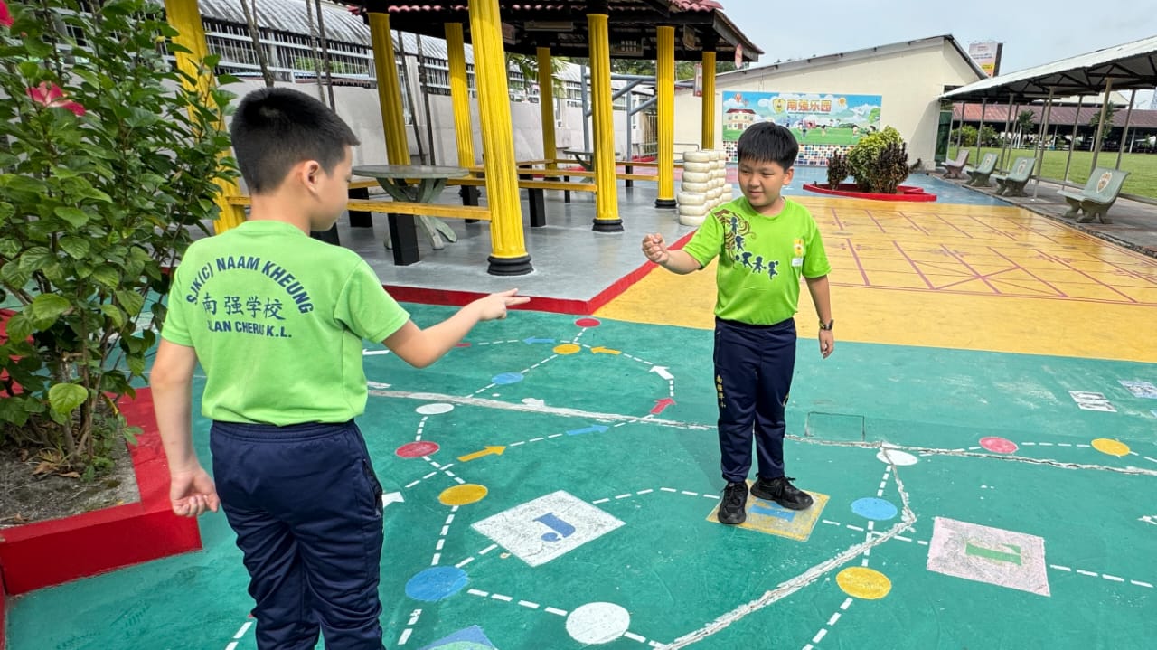 大都会-(主文)南强华小在校园内增设多项户外益智游戏区