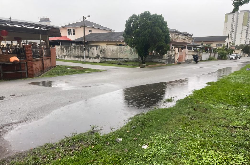 大都会3／路面逢雨积水困扰居民，加影市会建6排水孔解决／2图