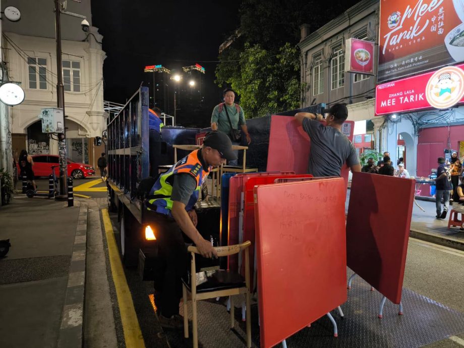 大都会/DBKL充公行人道桌椅