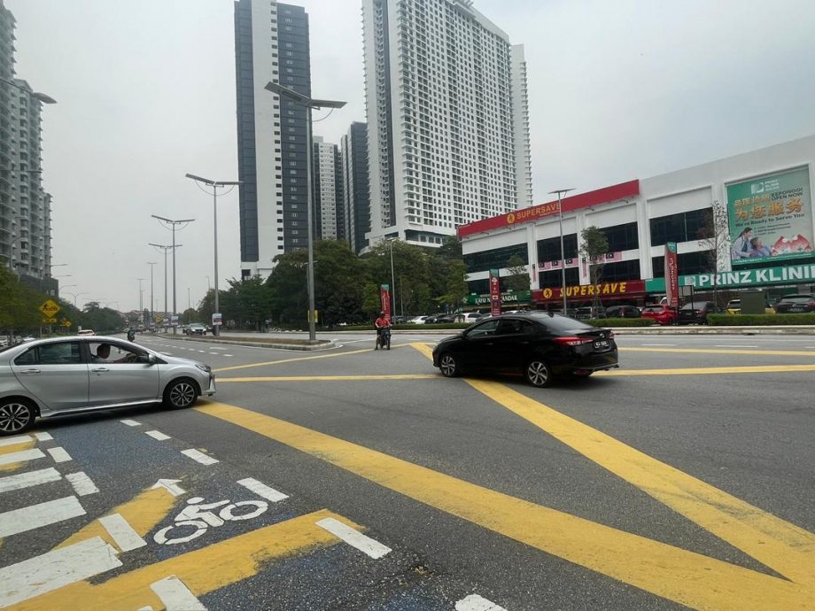 大都会/余保凭：十字路口不设交通灯危险