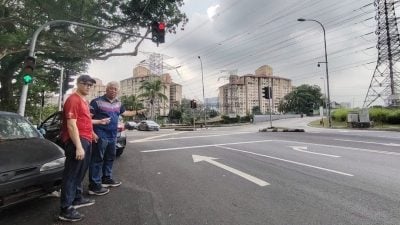 英丹拜杜里花园分叉路交通灯 延长绿灯时间解塞