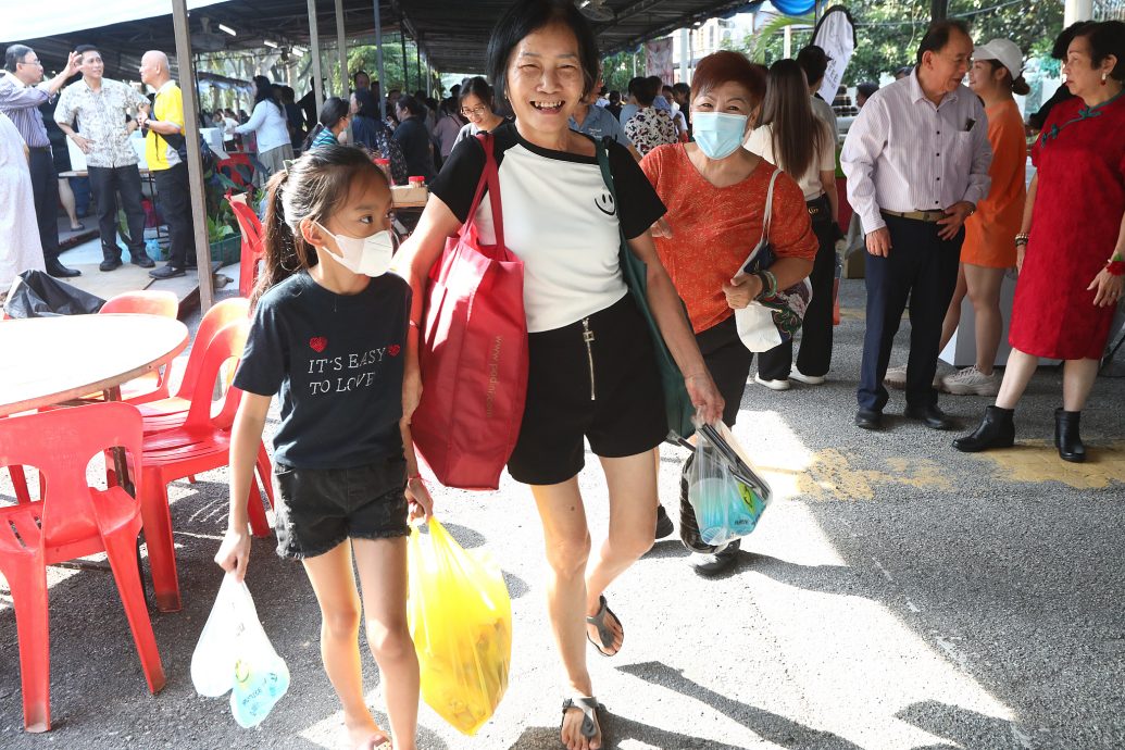 大都会/做早报头/受经济因素影响  义卖会摊位大幅减少 “2025年真心关怀慈善嘉年华”险腰斩