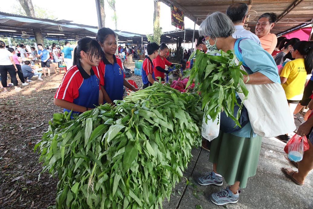 大都会/做早报头/受经济因素影响  义卖会摊位大幅减少 “2025年真心关怀慈善嘉年华”险腰斩
