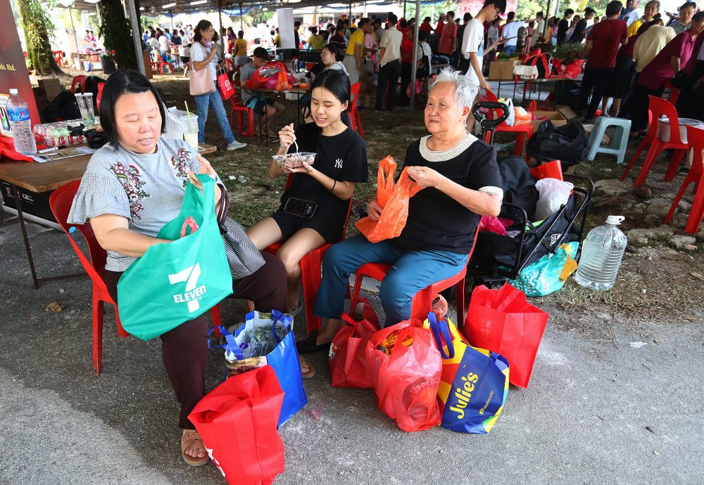 大都会/做早报头/受经济因素影响  义卖会摊位大幅减少 “2025年真心关怀慈善嘉年华”险腰斩