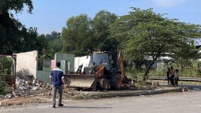 占用政府地建3商铺   市会出动神手 拆！