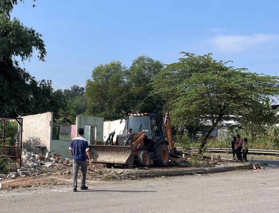 大都会封面副：占用政府地建商铺，拆/4图