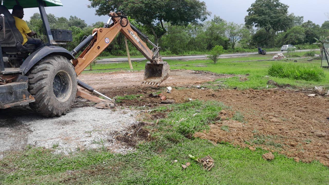 大都会封面副：占用政府地建商铺，拆/4图