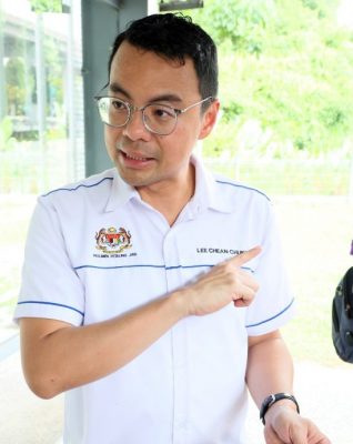 大都会//封面//跟进精明智能停车系统