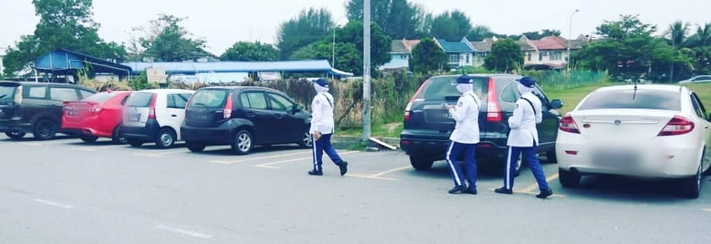 大都会//封面//跟进精明智能停车系统