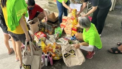 市民勒紧腰带 捐款物资大减  慈善组织 叫苦千斤重