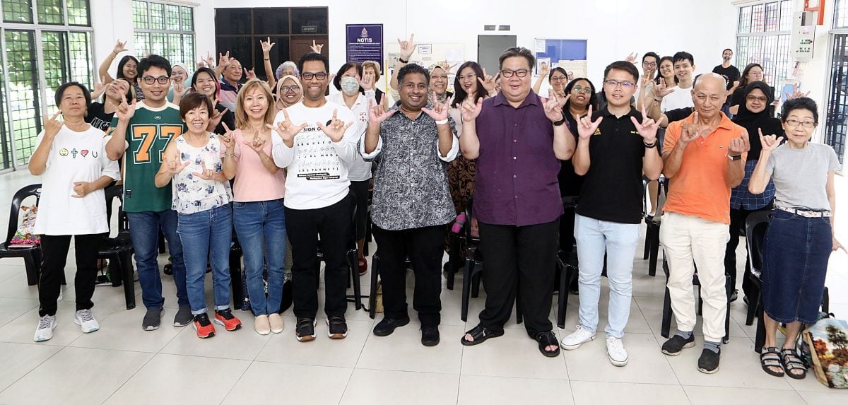 大都会封面/拉吉夫办手语课/11图