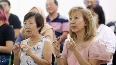 学手语与听障者交流   无声世界 沟通无碍