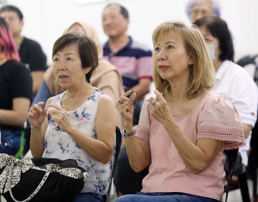 大都会封面/拉吉夫办手语课/11图
