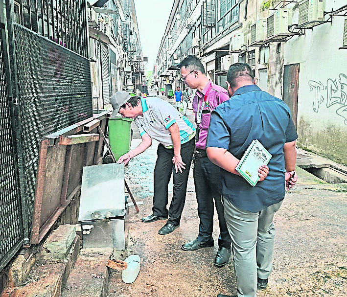 大都会/早报头/选为“清洁加影”运动首站,双溪龙镇商区树立蜕变模范/5图