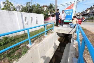 梳邦再也市厅拨40万  提升排水沟解决闪淹