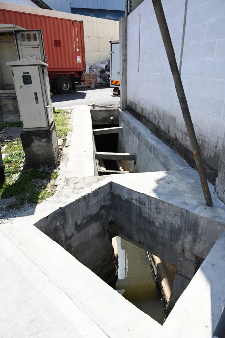 大都会//杨巧双/市政局完成提升4路段排水沟