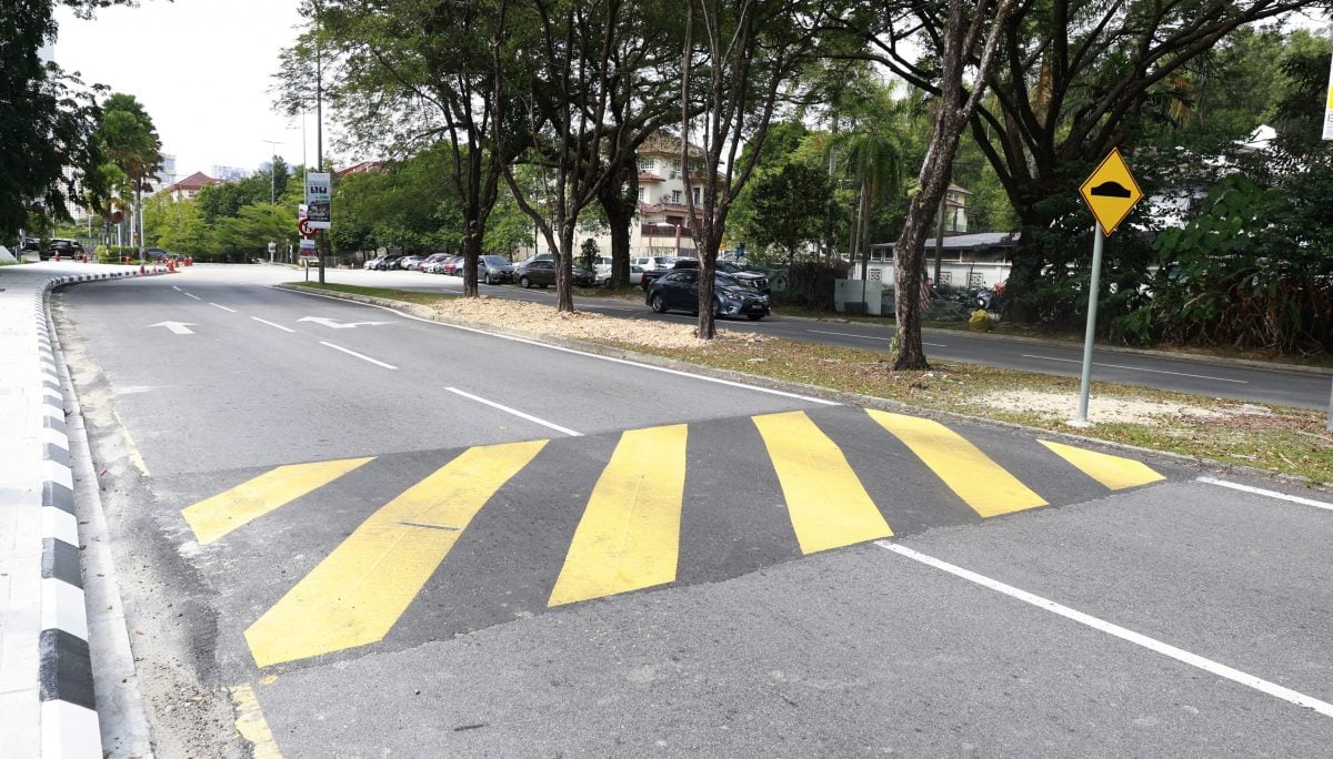 大都会/泗岩沫星光岭路增设行人道、沟渠及路墩