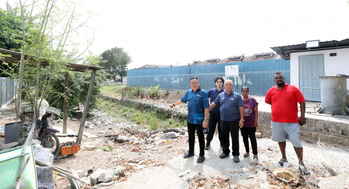 大都会/滞洪池长草淤泥不清理，承包商篱笆建美美挨轰