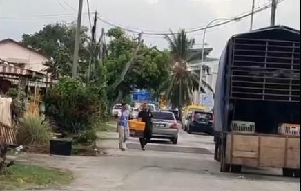 大都会签发上网/me03头/罗兴亚人侵占隔壁空屋成养鸡场臭不可当