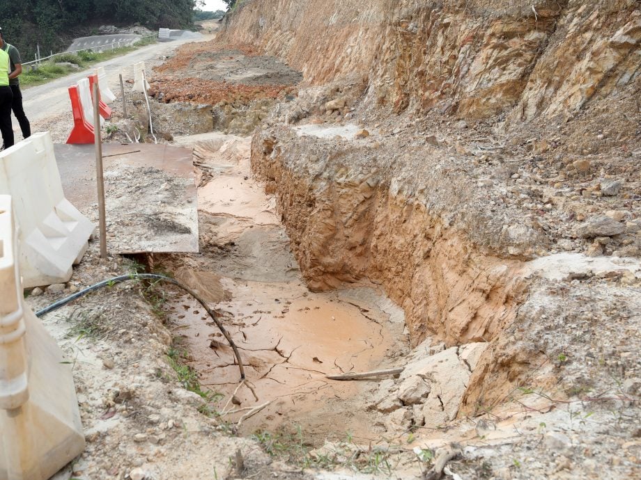 大都会(版2头)/梁德志促水务公司做好山顶蓄水池排水免酿黄泥灾
