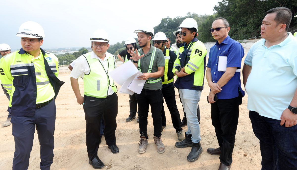 大都会(版2头)/梁德志促水务公司做好山顶蓄水池排水免酿黄泥灾
