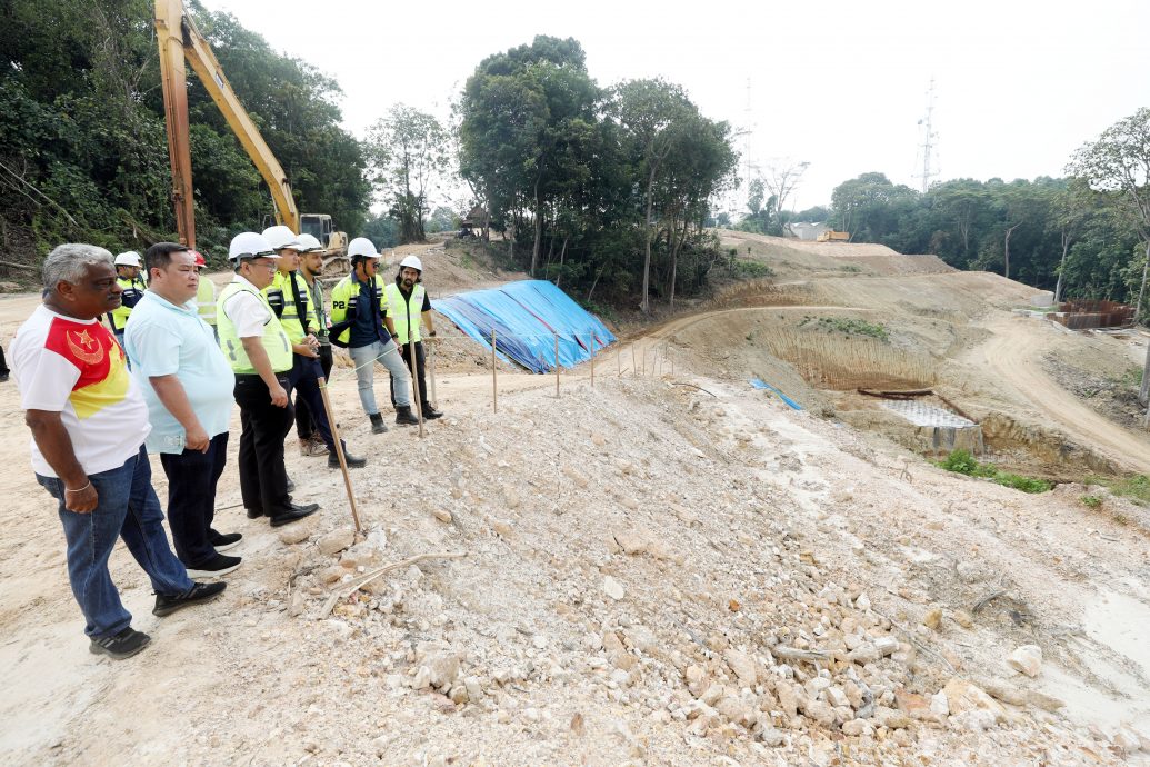大都会(版2头)/梁德志促水务公司做好山顶蓄水池排水免酿黄泥灾