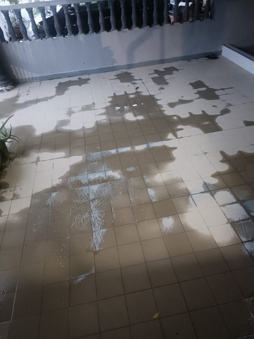 大都会(版2头)/梁德志促水务公司做好山顶蓄水池排水免酿黄泥灾