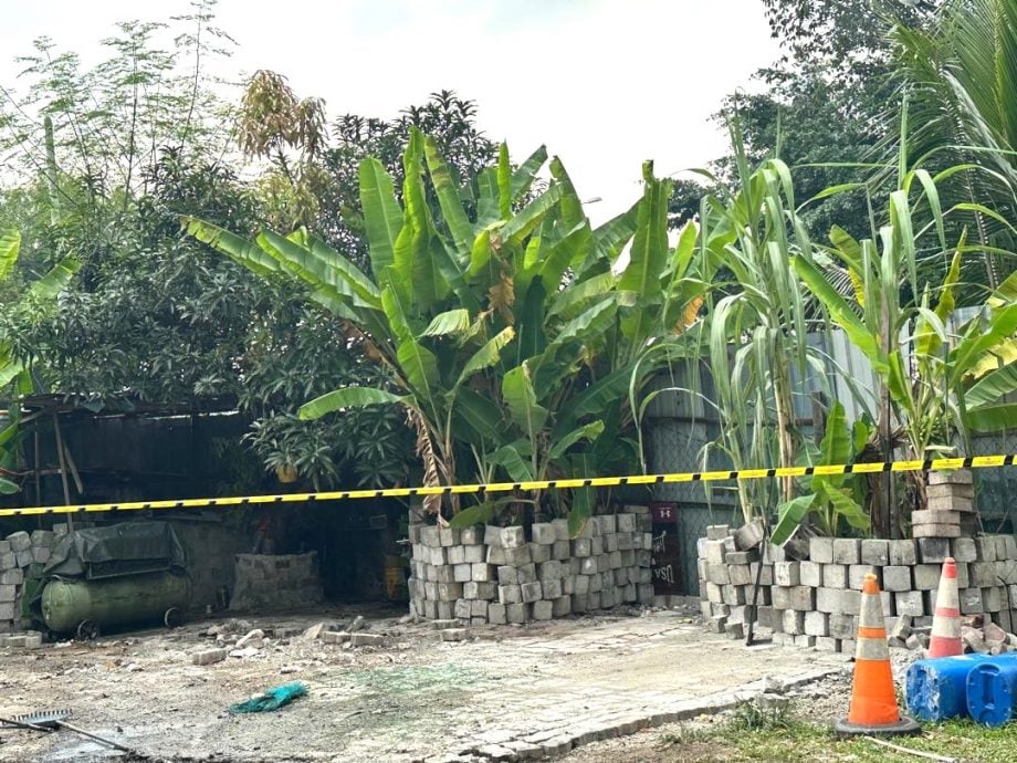 大都会(版3头)/加影市议会清除蕉赖皇冠城第7区4/7天猛公路的二手回收物囤积站