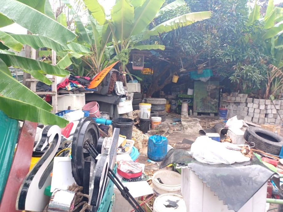 大都会(版3头)/加影市议会清除蕉赖皇冠城第7区4/7天猛公路的二手回收物囤积站